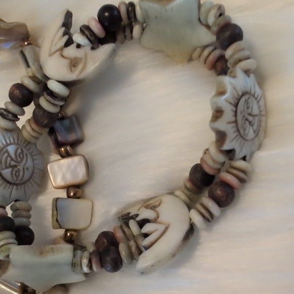 Lot of 2 Boho stretch beaded bracelets. - Picture 2 of 4